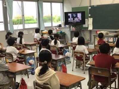 リモート全校集会の教室の様子