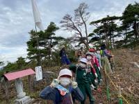 金山小学校、閉校記念全校遠足(小富士山おふじやま登山)