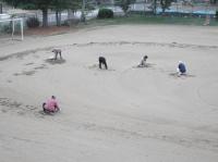 金山小学校のあいさつ運動・除草作業