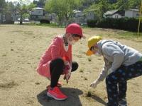 金山小学校の除草朝会